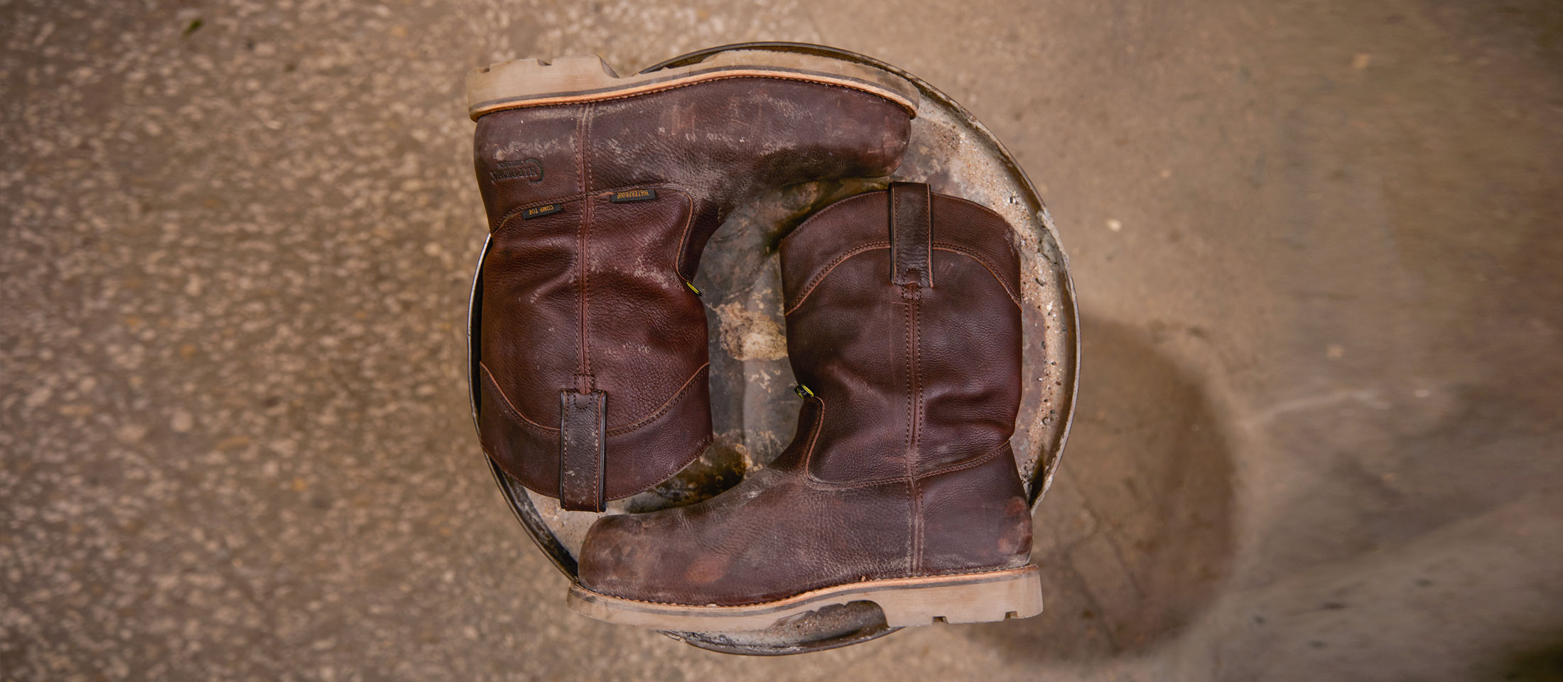 Botas Serious Plus 10" resistentes a perforaciones con puntera de nanocomposici&oacute;n impermeable y protecci&oacute;n metatarsal en color brezo aceitado (marr&oacute;n).